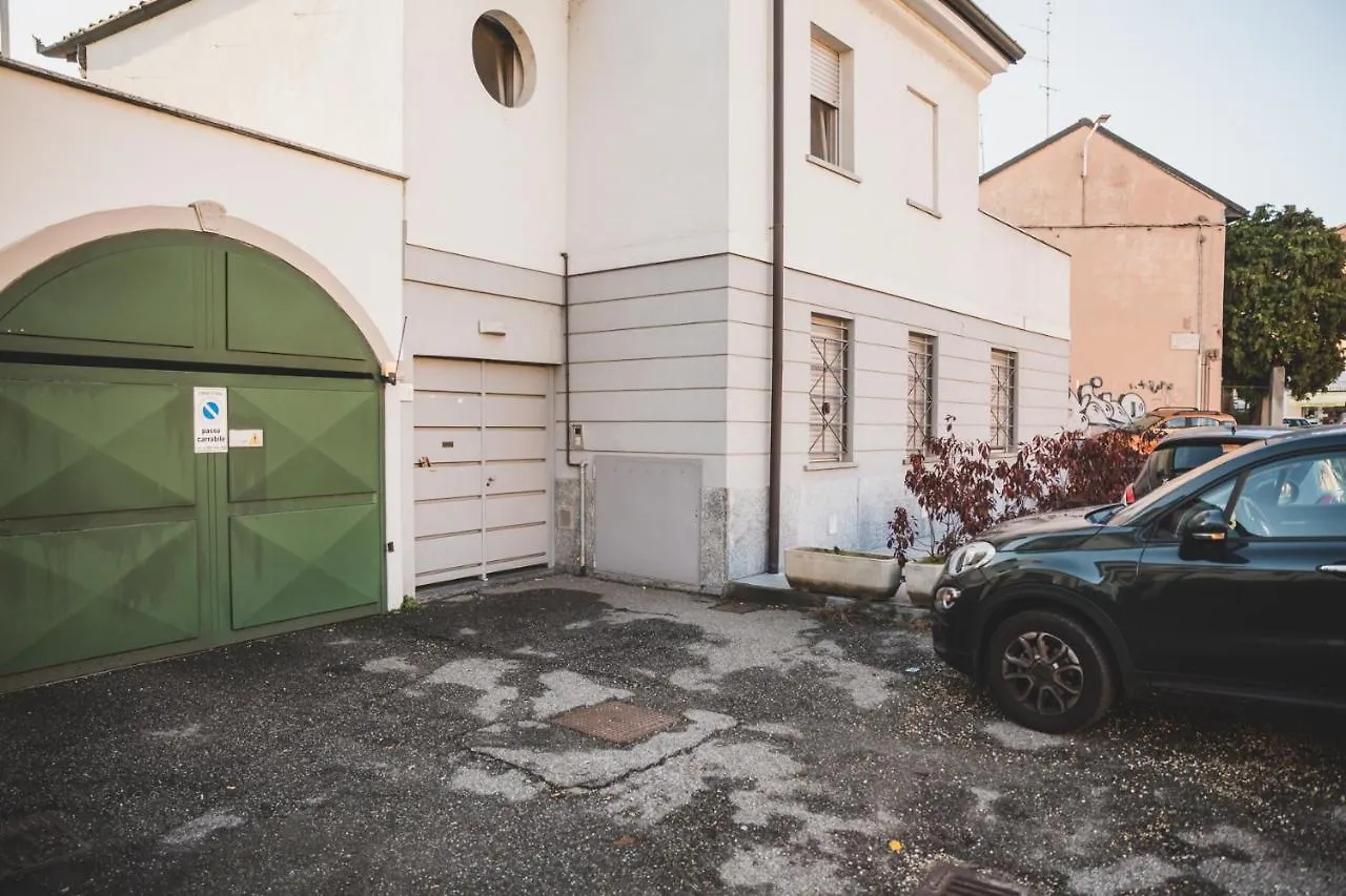 Grey House Pavia Con Box Privato Apartment