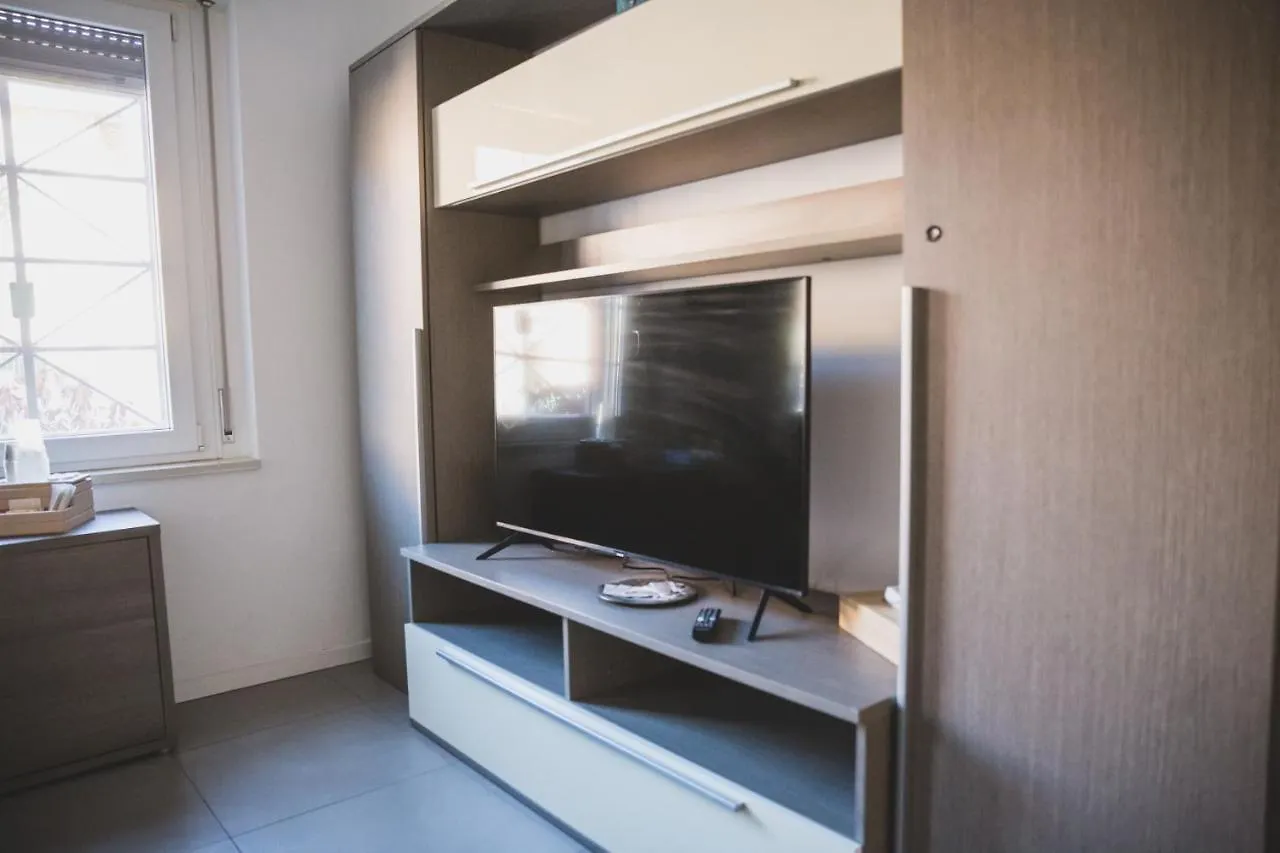 Grey House Pavia Con Box Privato Apartment