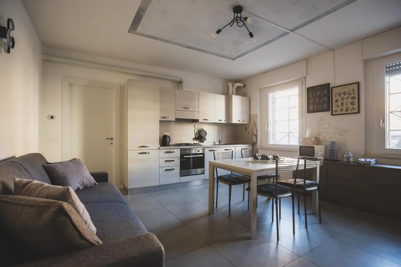 Grey House Pavia Con Box Privato Apartment